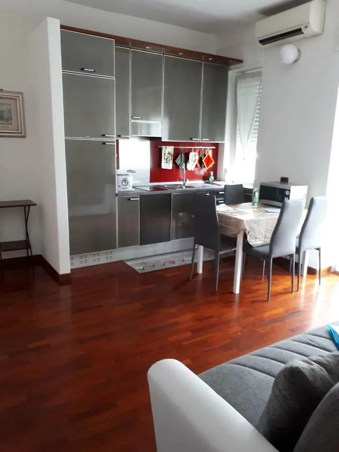 Valassina Milano Apartment מילאנו